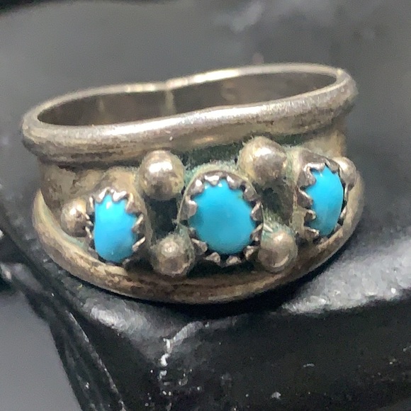 Antique sterling ring with turquoise - Picture 5 of 11
